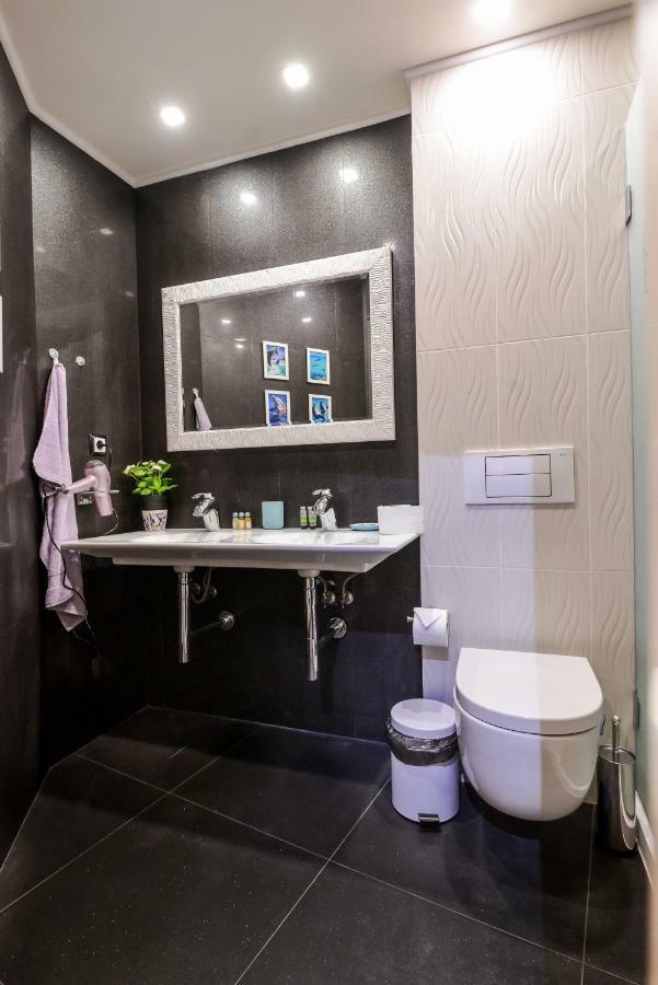 Champs-Elysees Sofia 2-Bdr, 2-Bthr Tsar Simeon Suite By Flat Mаnager ภายนอก รูปภาพ